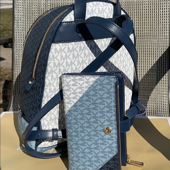 2pc Michael Kors backpack double zip phone wallet - Picture 5 of 10